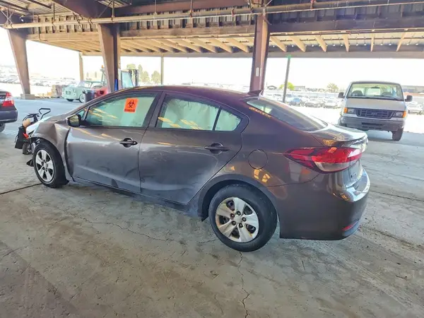 3KPFL4A72JE164217 2018 KIA FORTE - Image 2