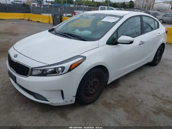 3KPFL4A72JE164251 2018 KIA FORTE - Image 2