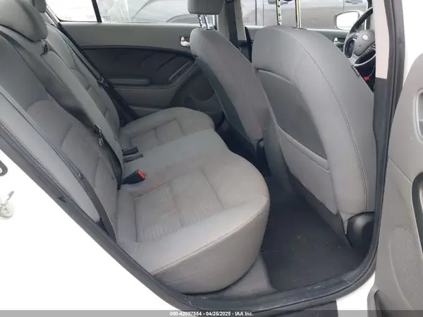 3KPFL4A72JE164251 2018 KIA FORTE - Image 8