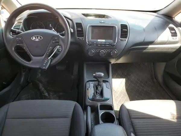 3KPFL4A72JE164864 2018 KIA FORTE - Image 8