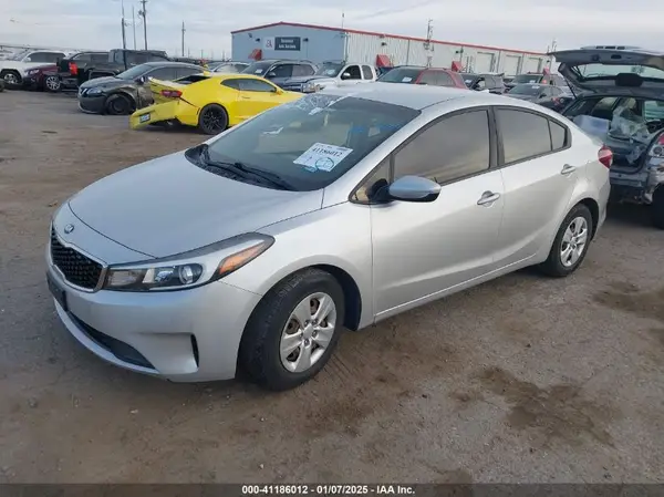3KPFL4A72JE166159 2018 KIA FORTE - Image 2