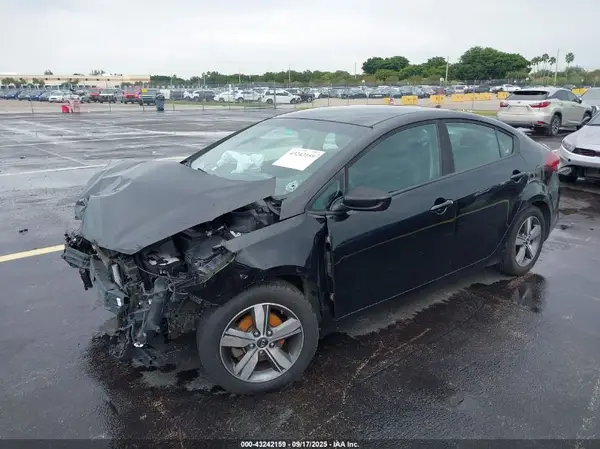 3KPFL4A72JE166372 2018 KIA FORTE - Image 2
