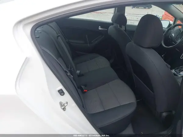 3KPFL4A72JE172110 2018 KIA FORTE - Image 8