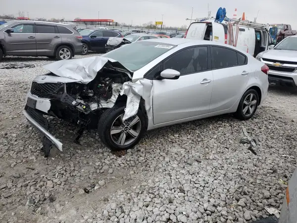 3KPFL4A72JE174343 2018 KIA FORTE - Image 1