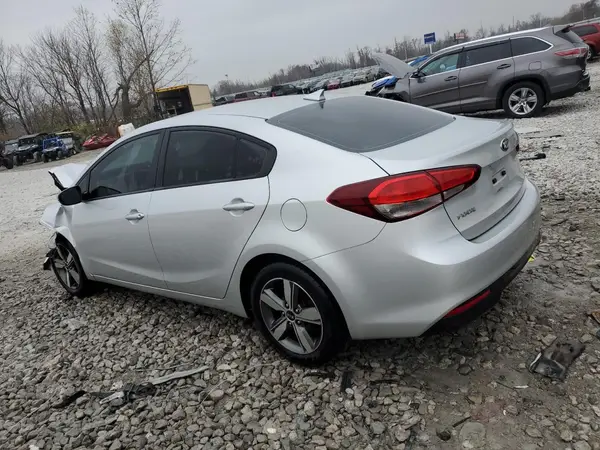 3KPFL4A72JE174343 2018 KIA FORTE - Image 2