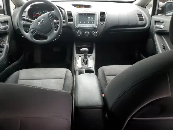 3KPFL4A72JE174343 2018 KIA FORTE - Image 8