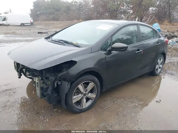 3KPFL4A72JE174438 2018 KIA FORTE - Image 2