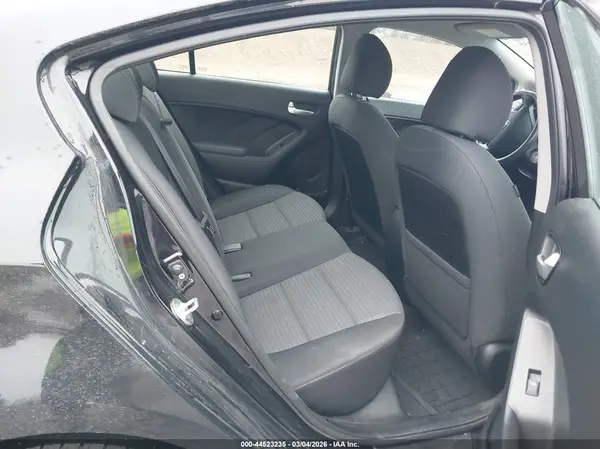3KPFL4A72JE174438 2018 KIA FORTE - Image 8
