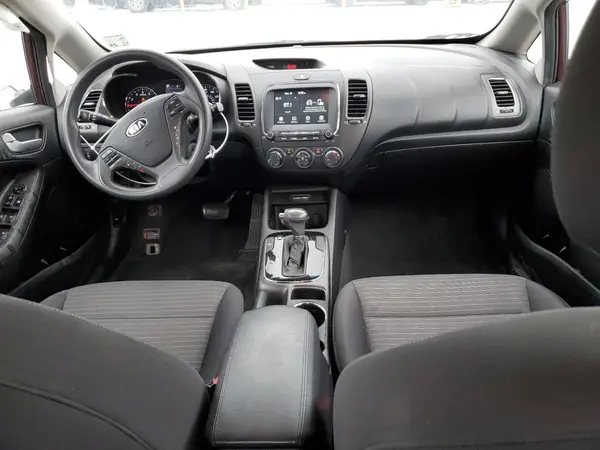 3KPFL4A72JE174455 2018 KIA FORTE - Image 8