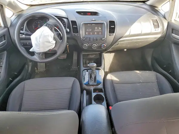 3KPFL4A72JE175041 2018 KIA FORTE - Image 8