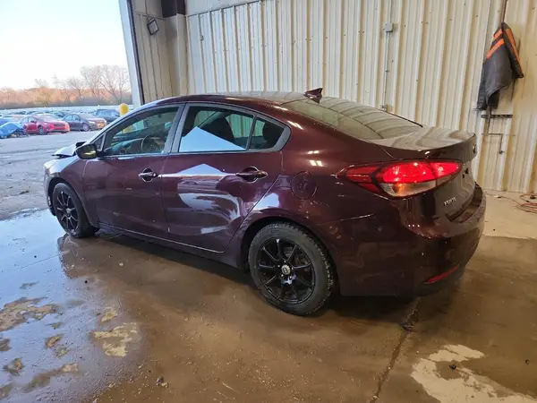 3KPFL4A72JE176285 2018 KIA FORTE - Image 2