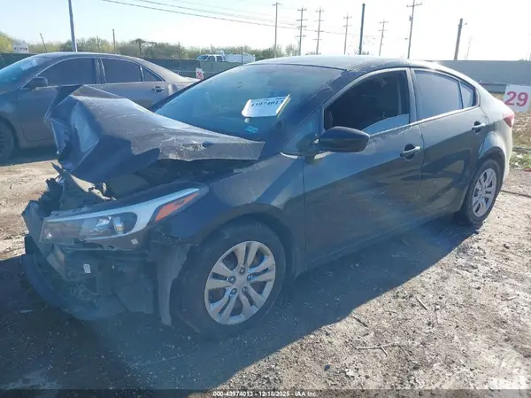 3KPFL4A72JE176447 2018 KIA FORTE - Image 2