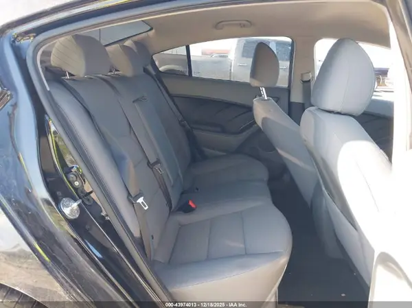 3KPFL4A72JE176447 2018 KIA FORTE - Image 8