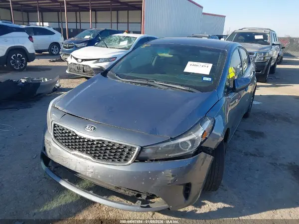 3KPFL4A72JE176979 2018 KIA FORTE - Image 2