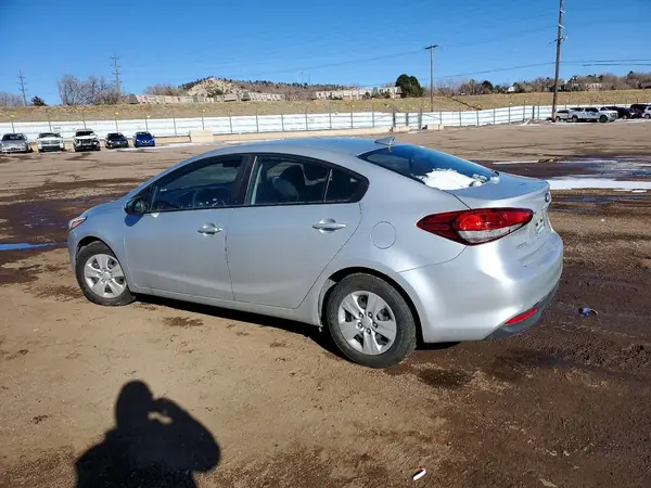 3KPFL4A72JE177081 2018 KIA FORTE - Image 2