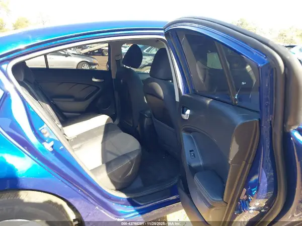 3KPFL4A72JE177162 2018 KIA FORTE - Image 8
