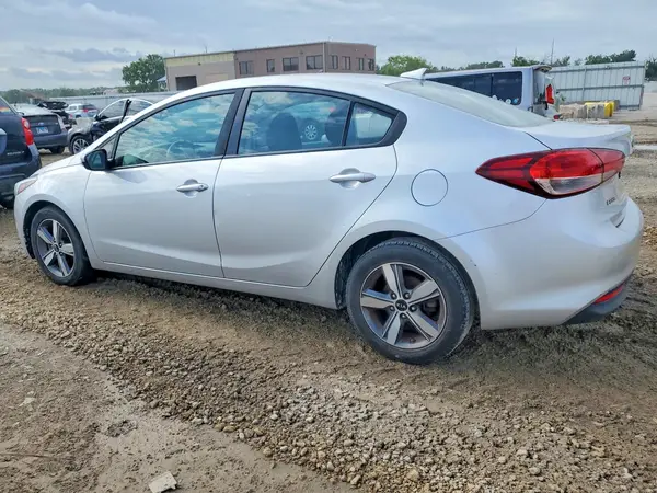 3KPFL4A72JE177436 2018 KIA FORTE - Image 2