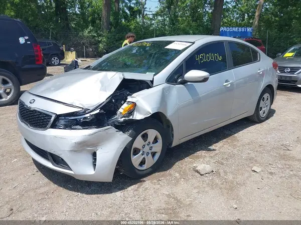 3KPFL4A72JE180692 2018 KIA FORTE - Image 2