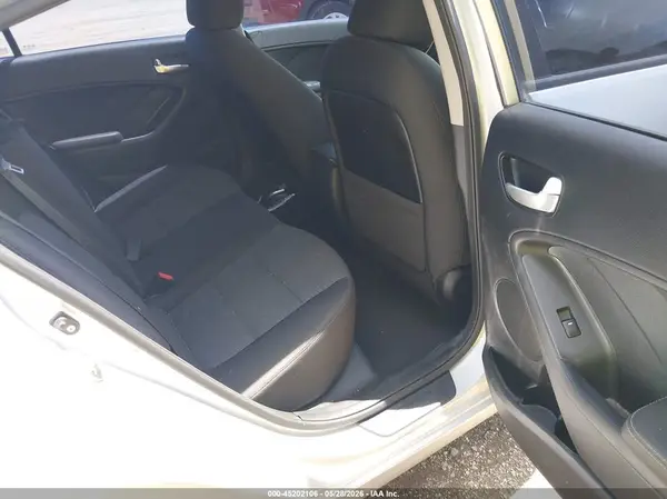 3KPFL4A72JE180692 2018 KIA FORTE - Image 8