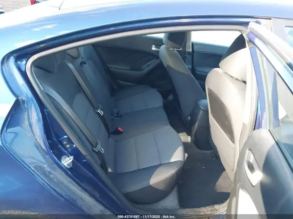 3KPFL4A72JE181843 2018 KIA FORTE - Image 8