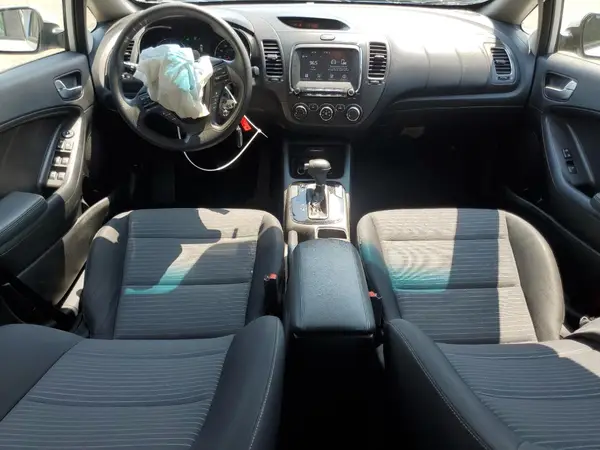 3KPFL4A72JE182281 2018 KIA FORTE - Image 8