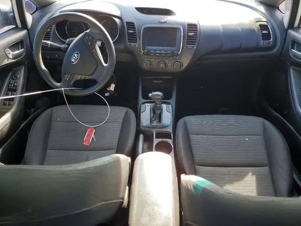 3KPFL4A72JE186122 2018 KIA FORTE - Image 8