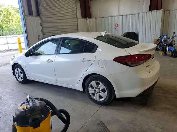 3KPFL4A72JE186203 2018 KIA FORTE - Image 2