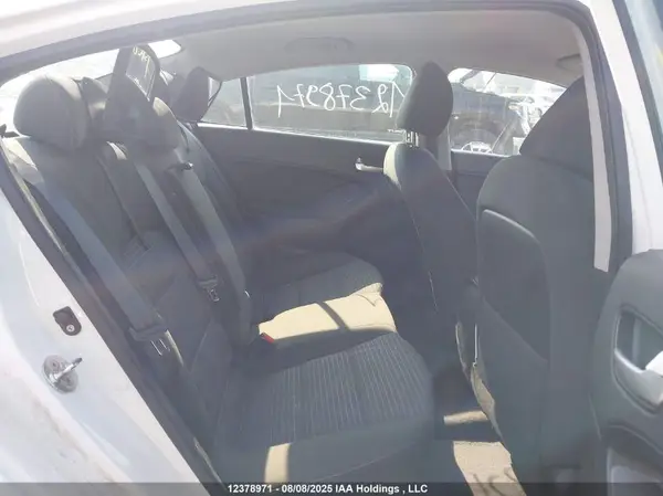 3KPFL4A72JE187108 2018 KIA FORTE - Image 8