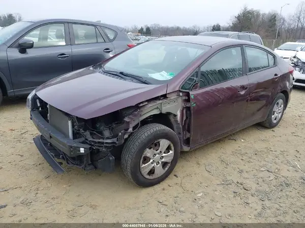 3KPFL4A72JE189876 2018 KIA FORTE - Image 2