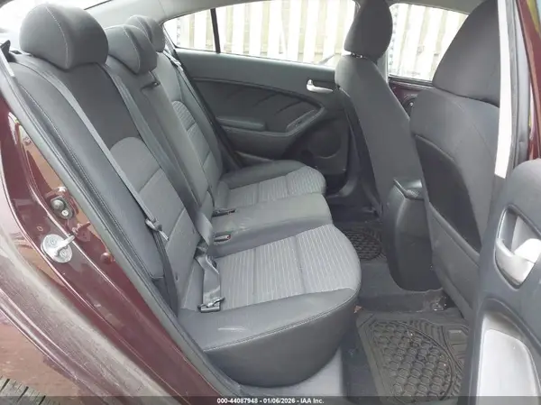 3KPFL4A72JE189876 2018 KIA FORTE - Image 8