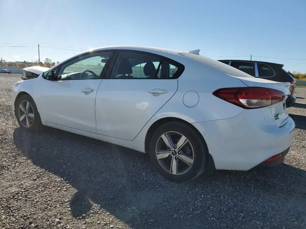 3KPFL4A72JE190381 2018 KIA FORTE - Image 2
