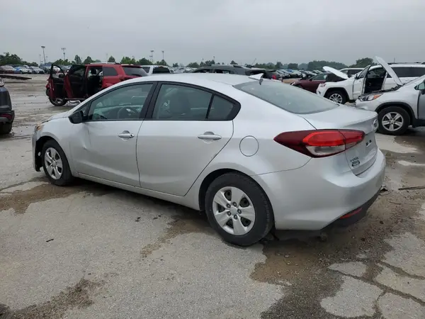 3KPFL4A72JE190526 2018 KIA FORTE - Image 2