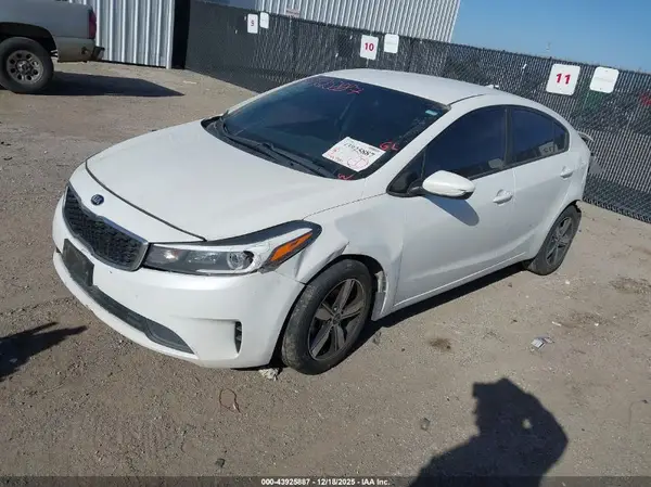 3KPFL4A72JE191692 2018 KIA FORTE - Image 2