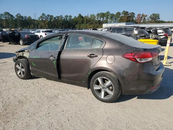 3KPFL4A72JE192289 2018 KIA FORTE - Image 2