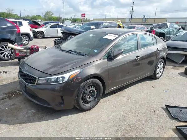 3KPFL4A72JE193104 2018 KIA FORTE - Image 2