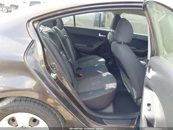 3KPFL4A72JE193104 2018 KIA FORTE - Image 8
