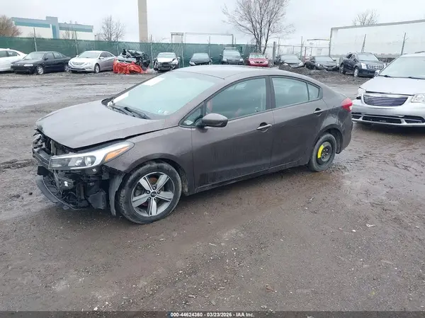 3KPFL4A72JE194513 2018 KIA FORTE - Image 2