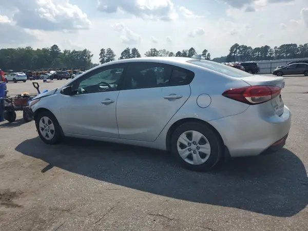 3KPFL4A72JE195290 2018 KIA FORTE - Image 2