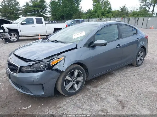 3KPFL4A72JE195533 2018 KIA FORTE - Image 2
