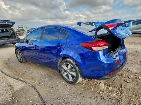 3KPFL4A72JE195970 2018 KIA FORTE - Image 2