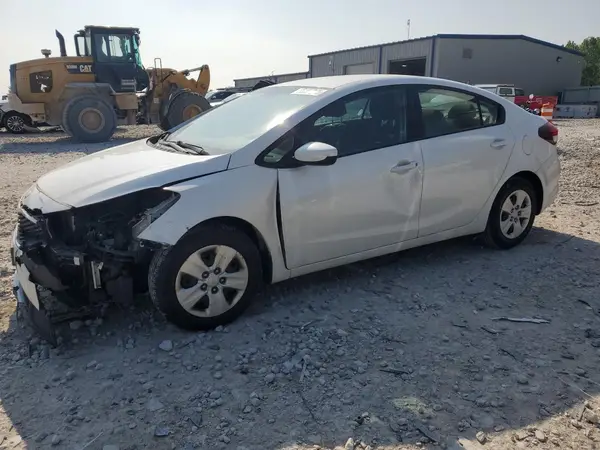 3KPFL4A72JE197329 2018 KIA FORTE - Image 1