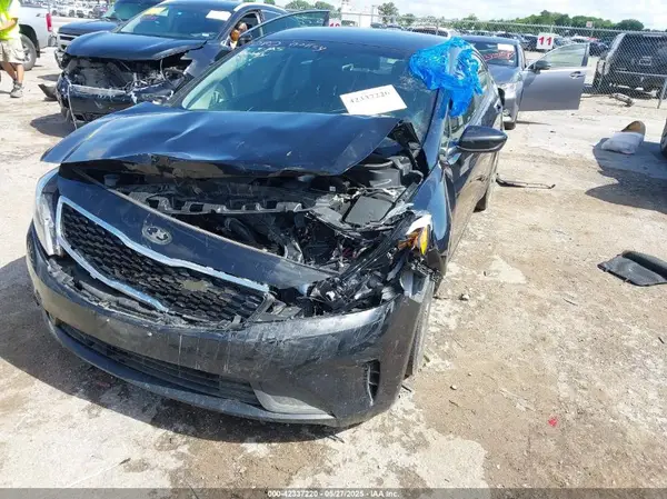 3KPFL4A72JE198058 2018 KIA FORTE - Image 2