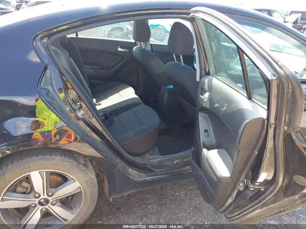 3KPFL4A72JE198058 2018 KIA FORTE - Image 8
