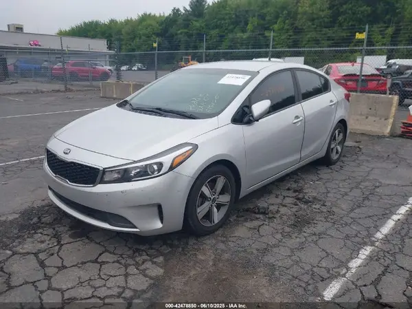 3KPFL4A72JE198898 2018 KIA FORTE - Image 2