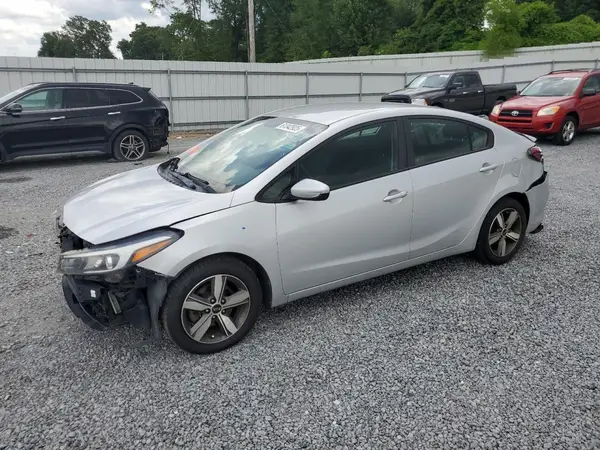 3KPFL4A72JE199582 2018 KIA FORTE - Image 1