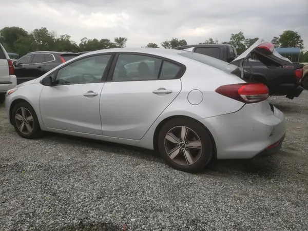 3KPFL4A72JE200911 2018 KIA FORTE - Image 2