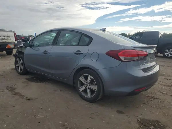 3KPFL4A72JE202142 2018 KIA FORTE - Image 2