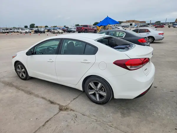 3KPFL4A72JE207647 2018 KIA FORTE - Image 2