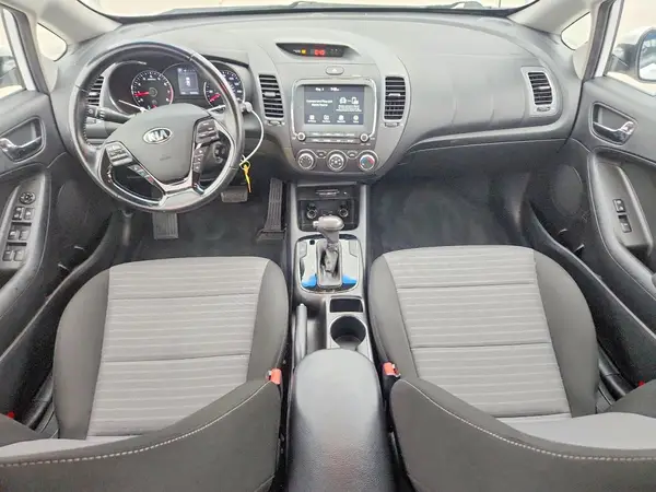3KPFL4A72JE207647 2018 KIA FORTE - Image 8