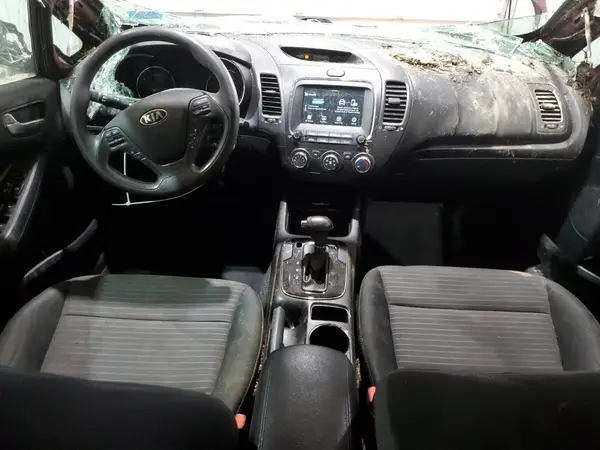 3KPFL4A72JE209463 2018 KIA FORTE - Image 8